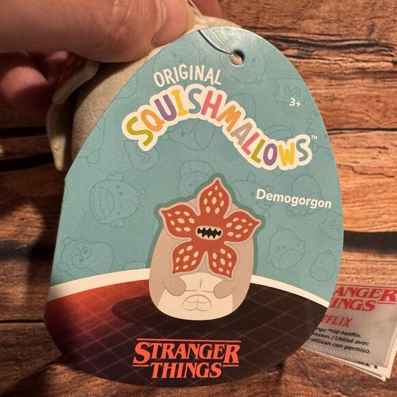 Stranger Things Demogorgon Squishmallows Plush 3.5" Backpack Clip-On Keychain - Picture 5 of 11